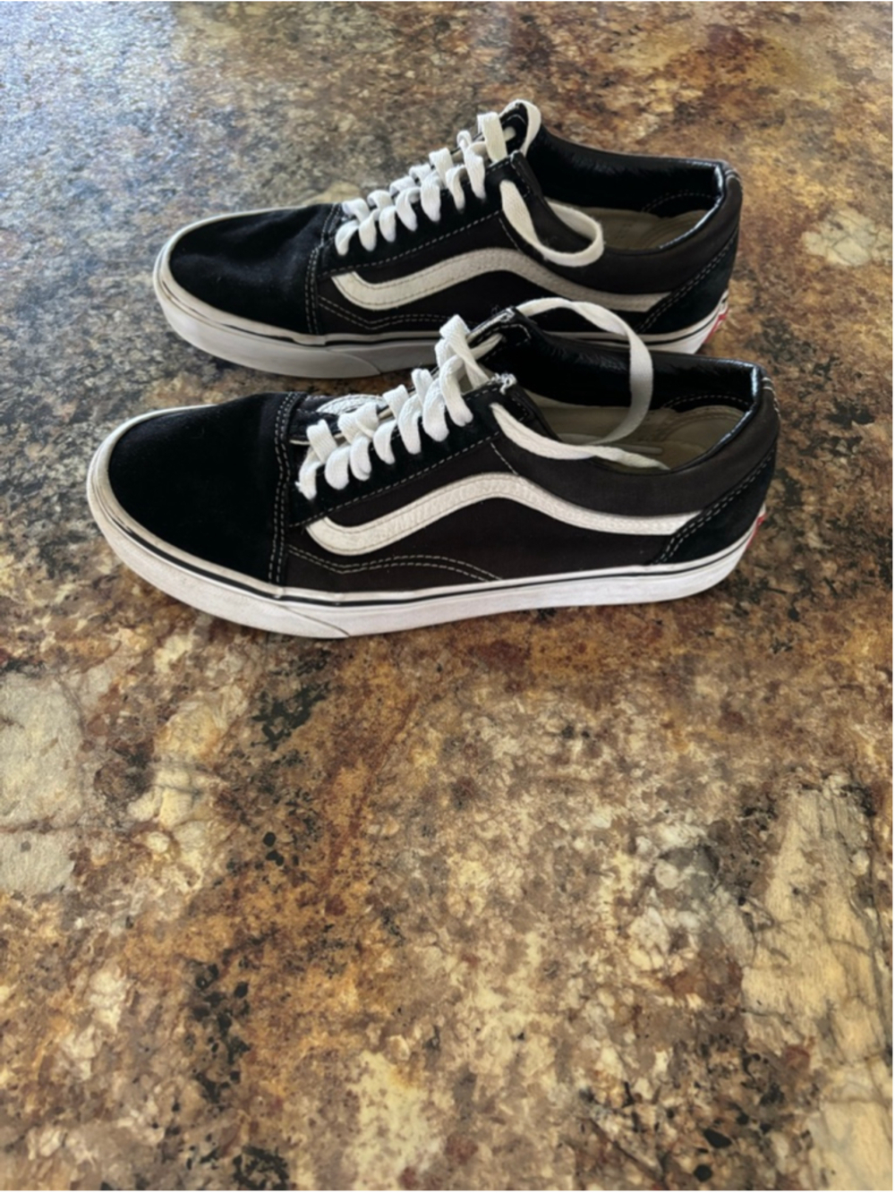 Vans Old Skool Black White Men’s 6.5 Women’s 8 Classic Skate Shoes - Picture 3 of 9